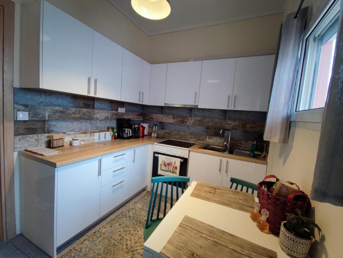 Wood & White Apartment In Historic Center With 2 Bedrooms Ioannina Buitenkant foto
