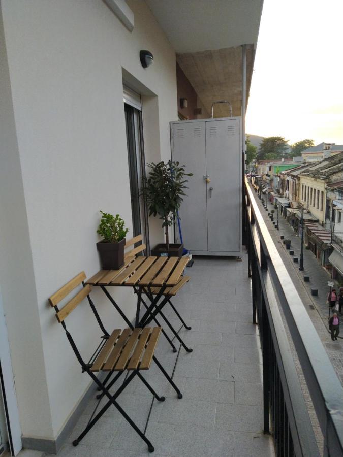 Wood & White Apartment In Historic Center With 2 Bedrooms Ioannina Buitenkant foto